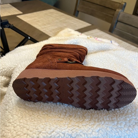 Bear Paw, studded chestnut brown, size 2 - Picture 3 of 5